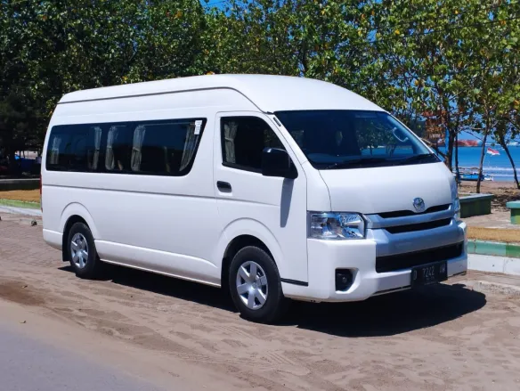 Hiace Commuter Standard